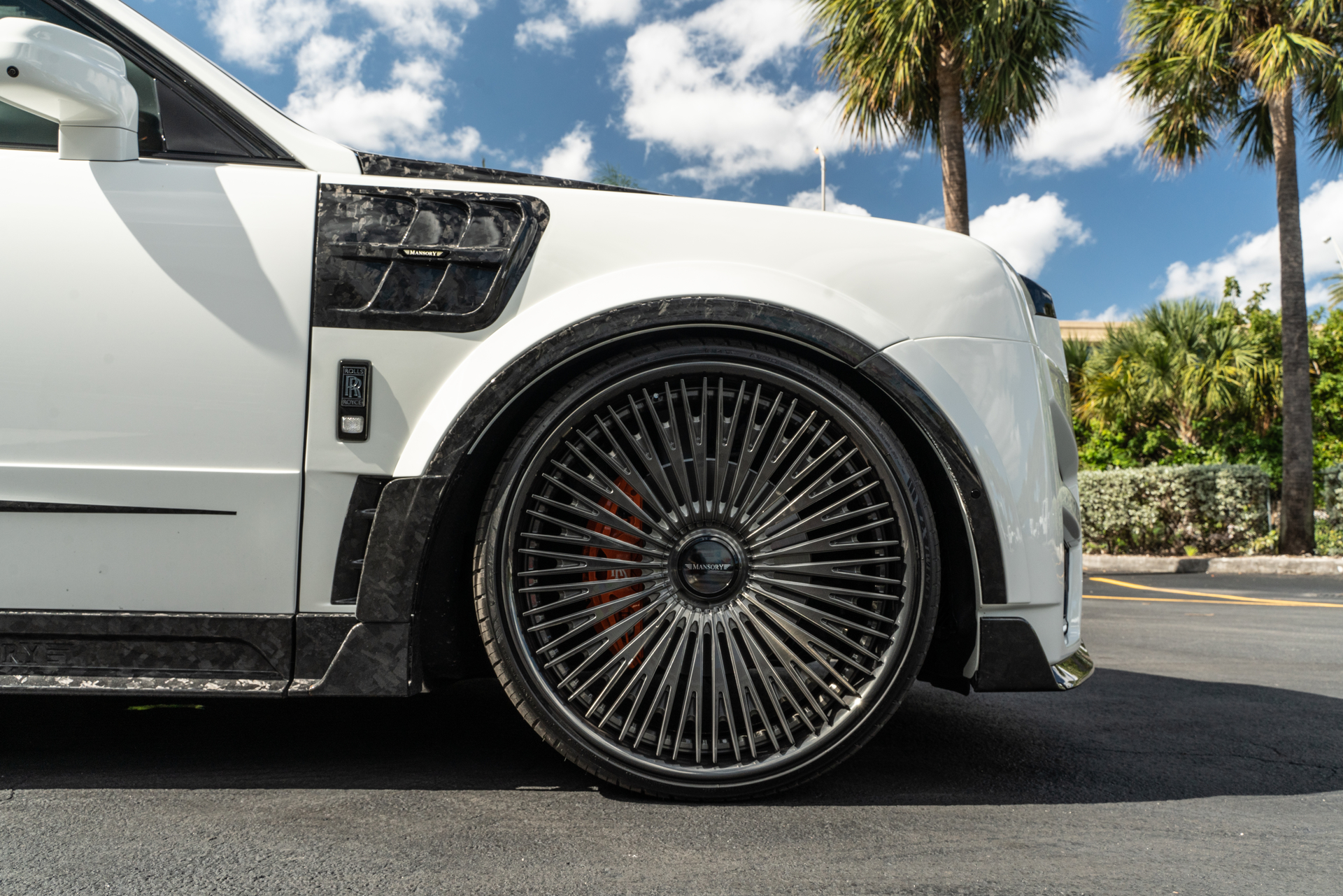 Rolls Royce Cullinan | English White | on 1886 G007 | Mirror Polished Smoke
