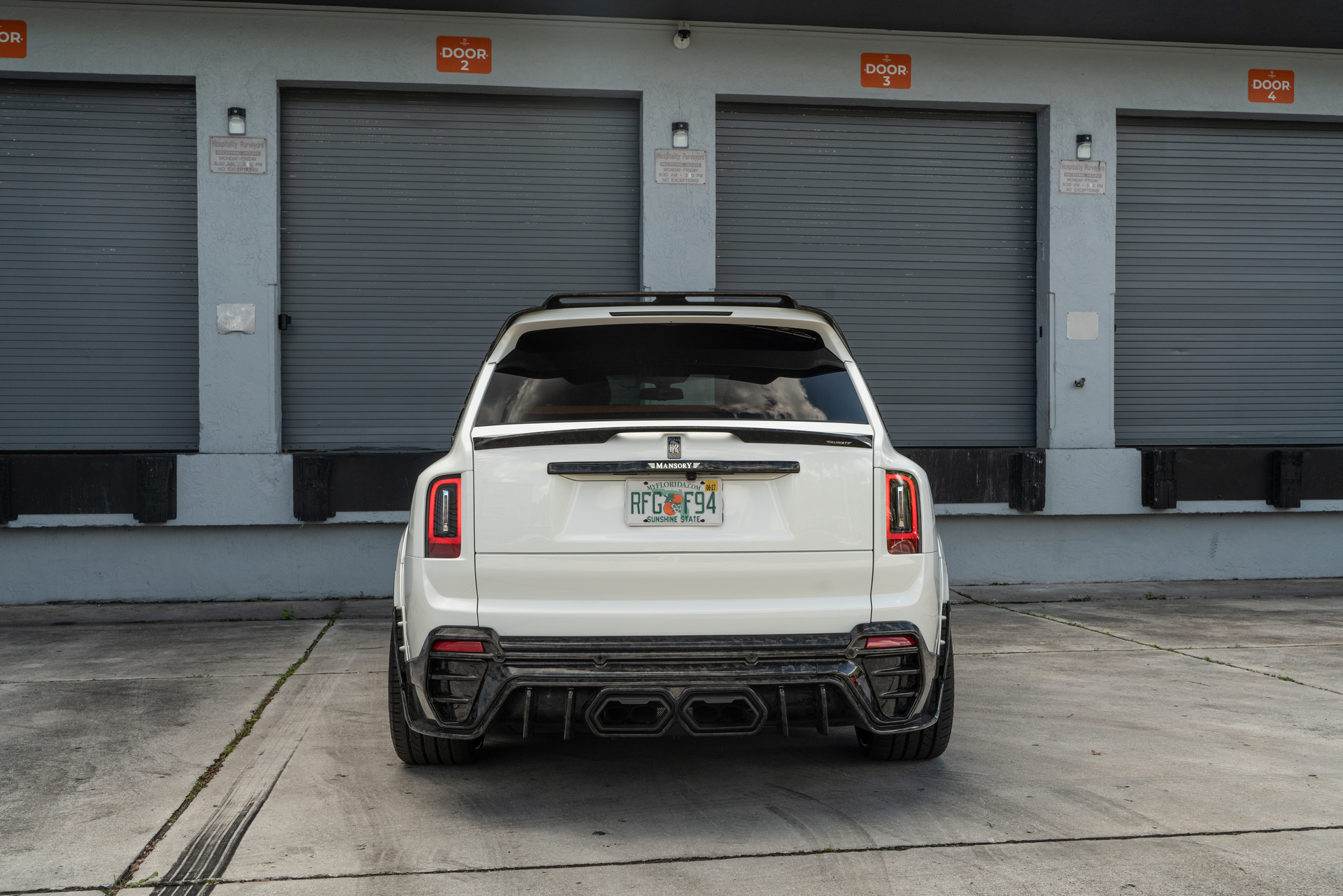 Rolls Royce Cullinan | English White | on 1886 G007 | Mirror Polished Smoke