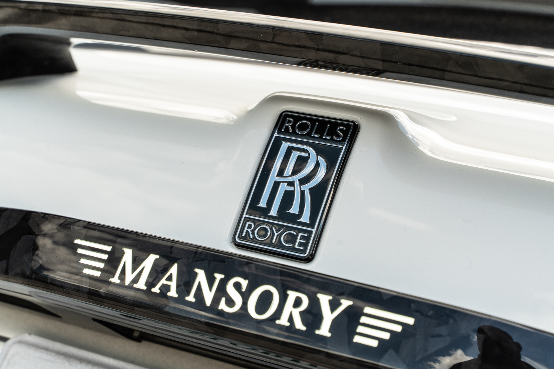 Rolls Royce Cullinan | English White | on 1886 G007 | Mirror Polished Smoke