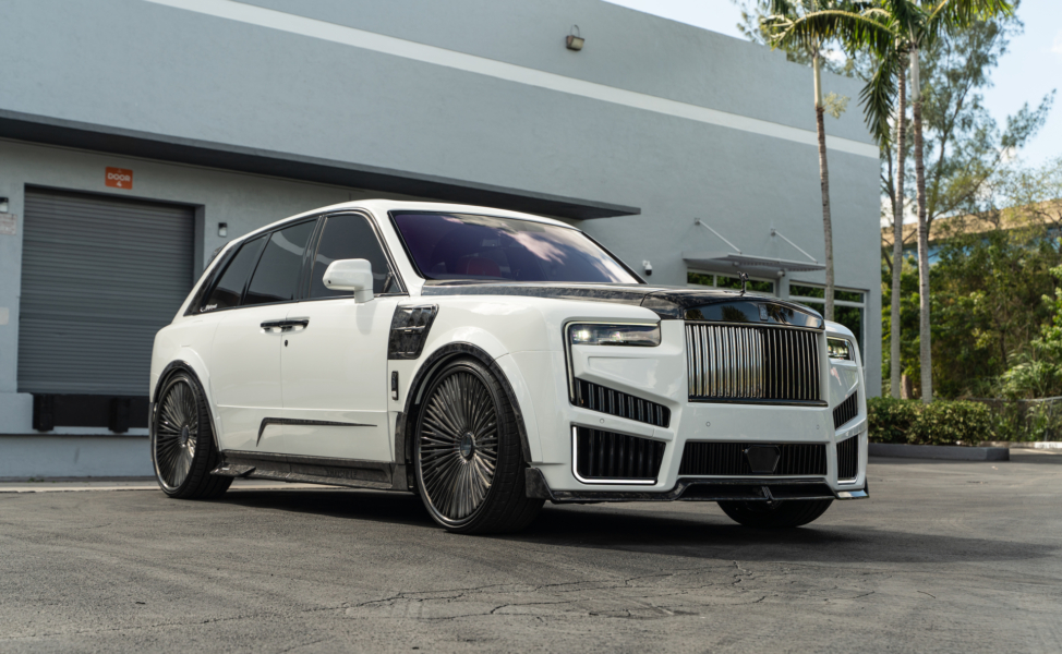 Rolls Royce Cullinan | English White | on 1886 G007 | Mirror Polished Smoke