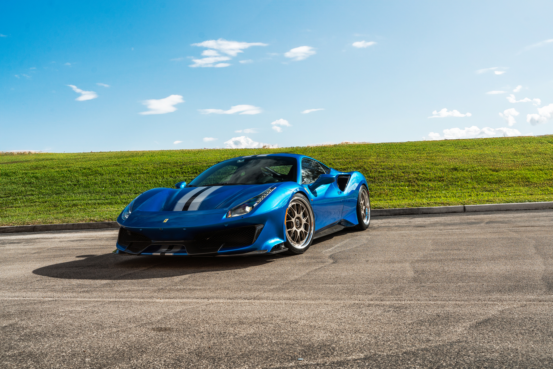 Ferrari 488 Pista | Blu Corza | on 1886 S014 | Satin White Gold