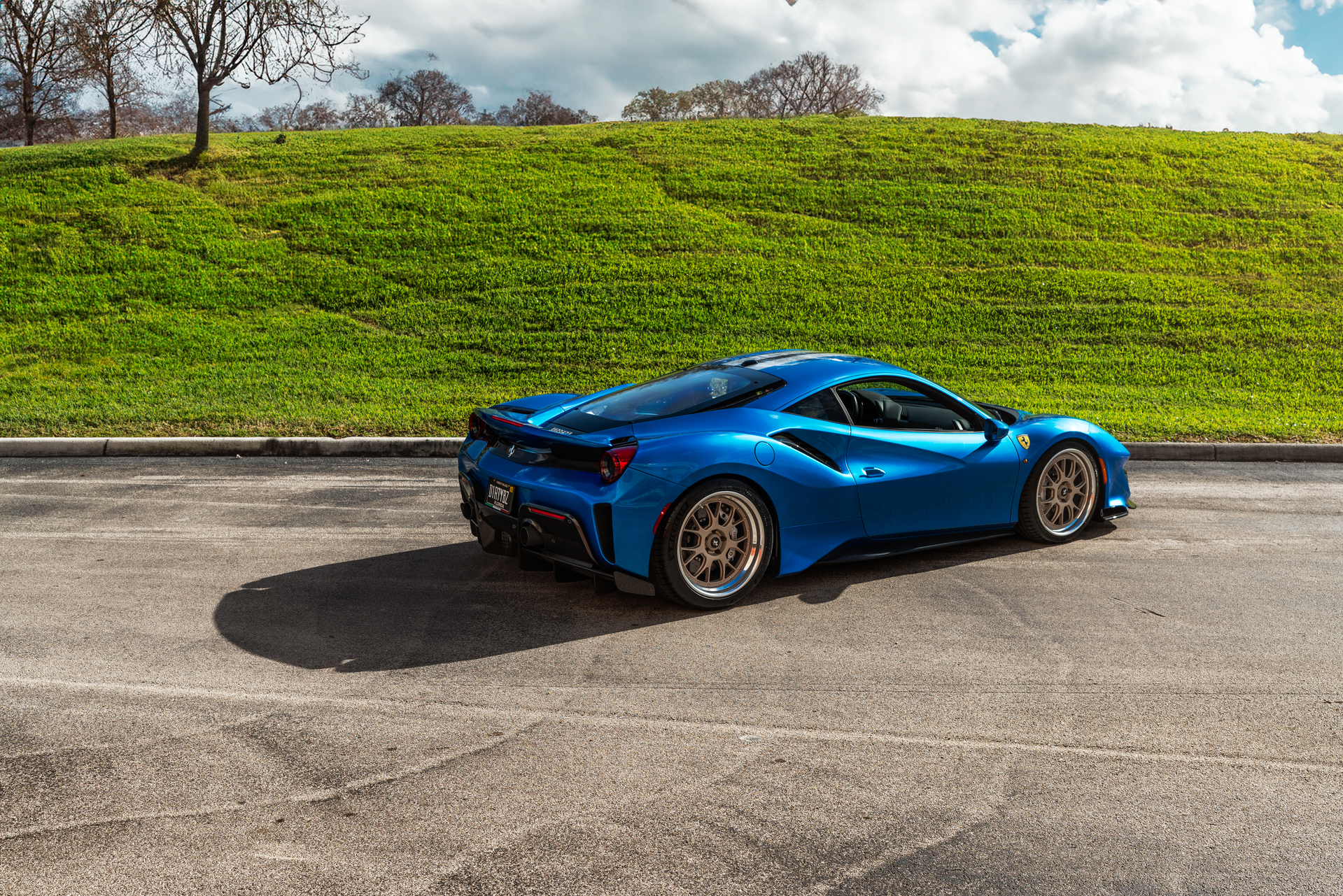 Ferrari 488 Pista | Blu Corza | on 1886 S014 | Satin White Gold