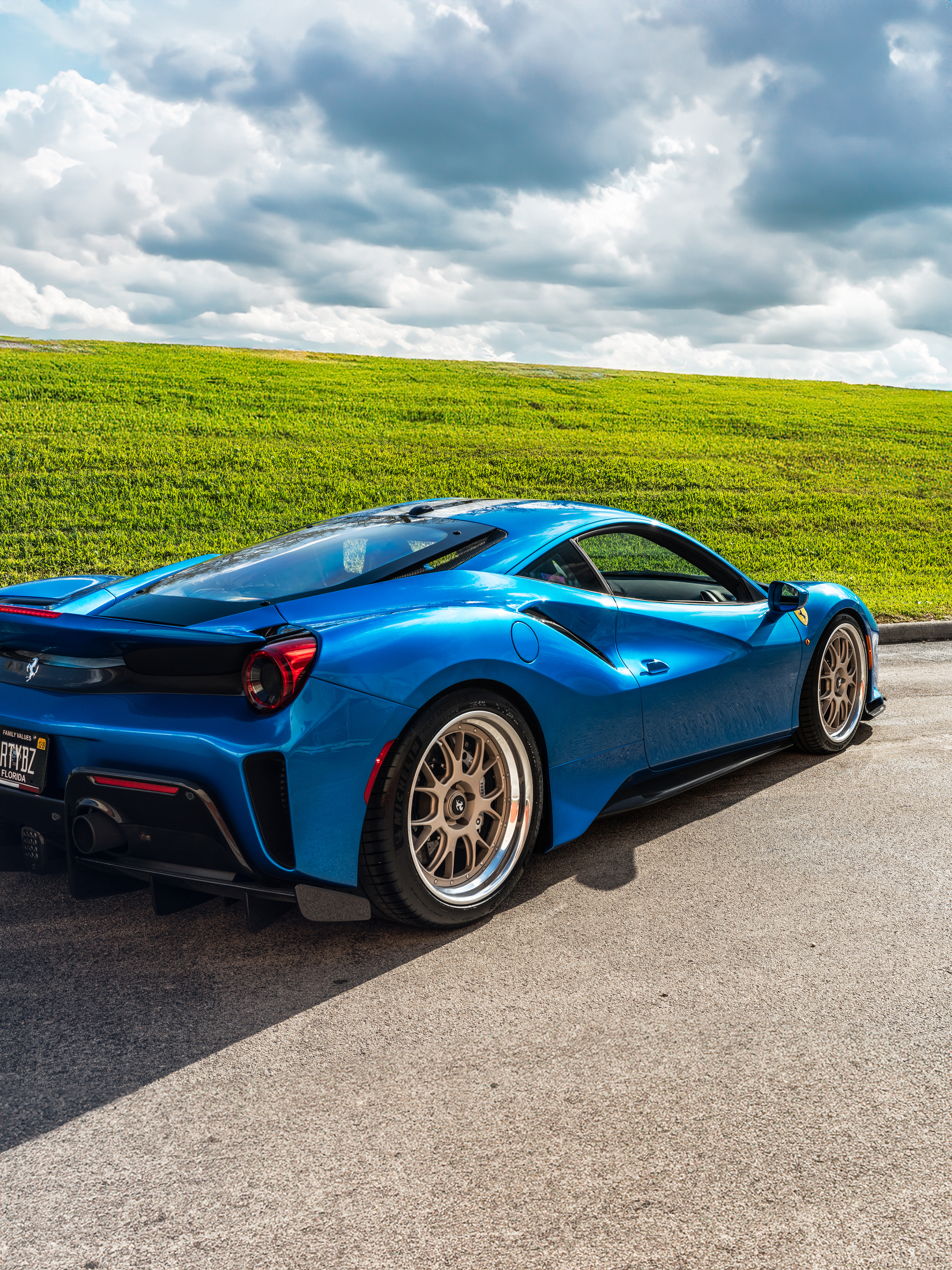 Ferrari 488 Pista | Blu Corza | on 1886 S014 | Satin White Gold
