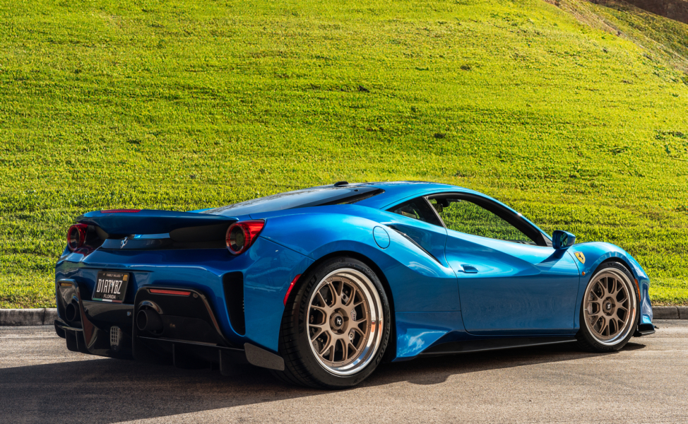Ferrari 488 Pista | Blu Corza | on 1886 S014 | Satin White Gold