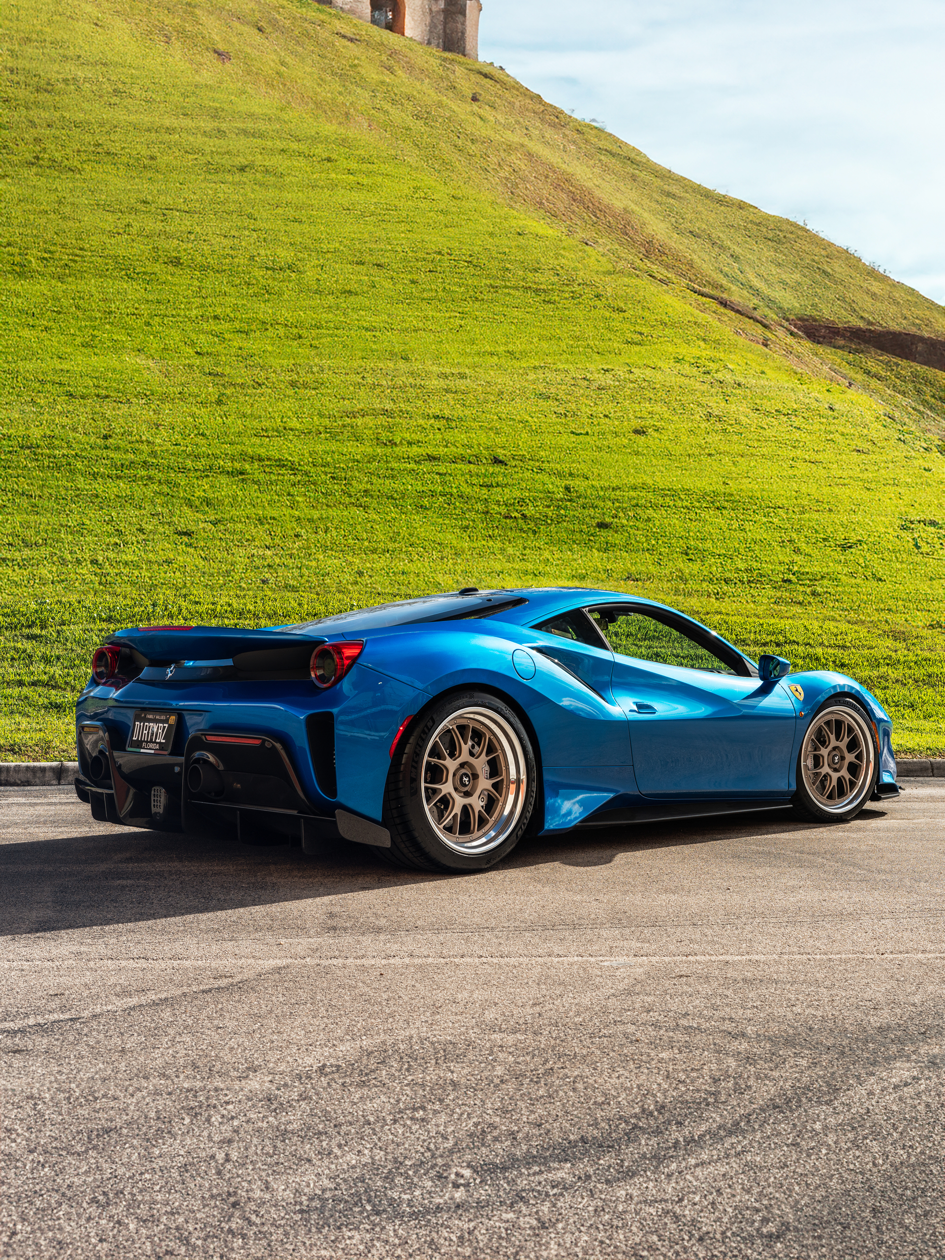 Ferrari 488 Pista | Blu Corza | on 1886 S014 | Satin White Gold