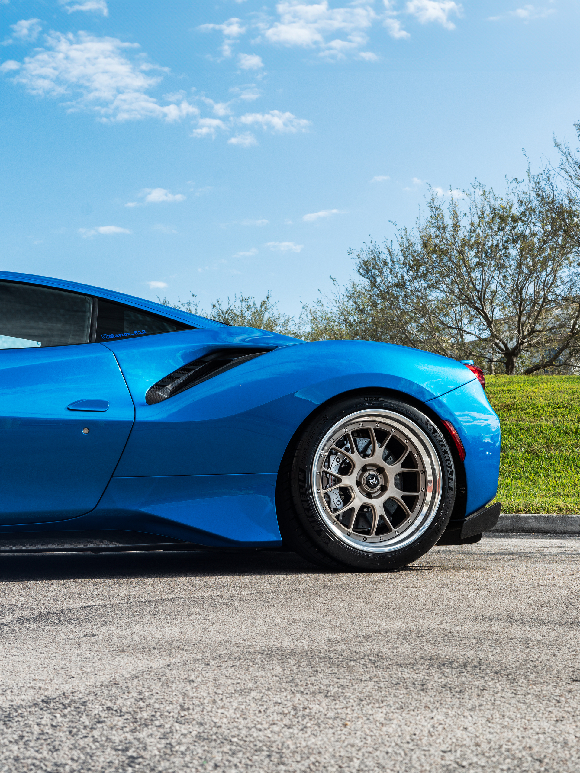 Ferrari 488 Pista | Blu Corza | on 1886 S014 | Satin White Gold