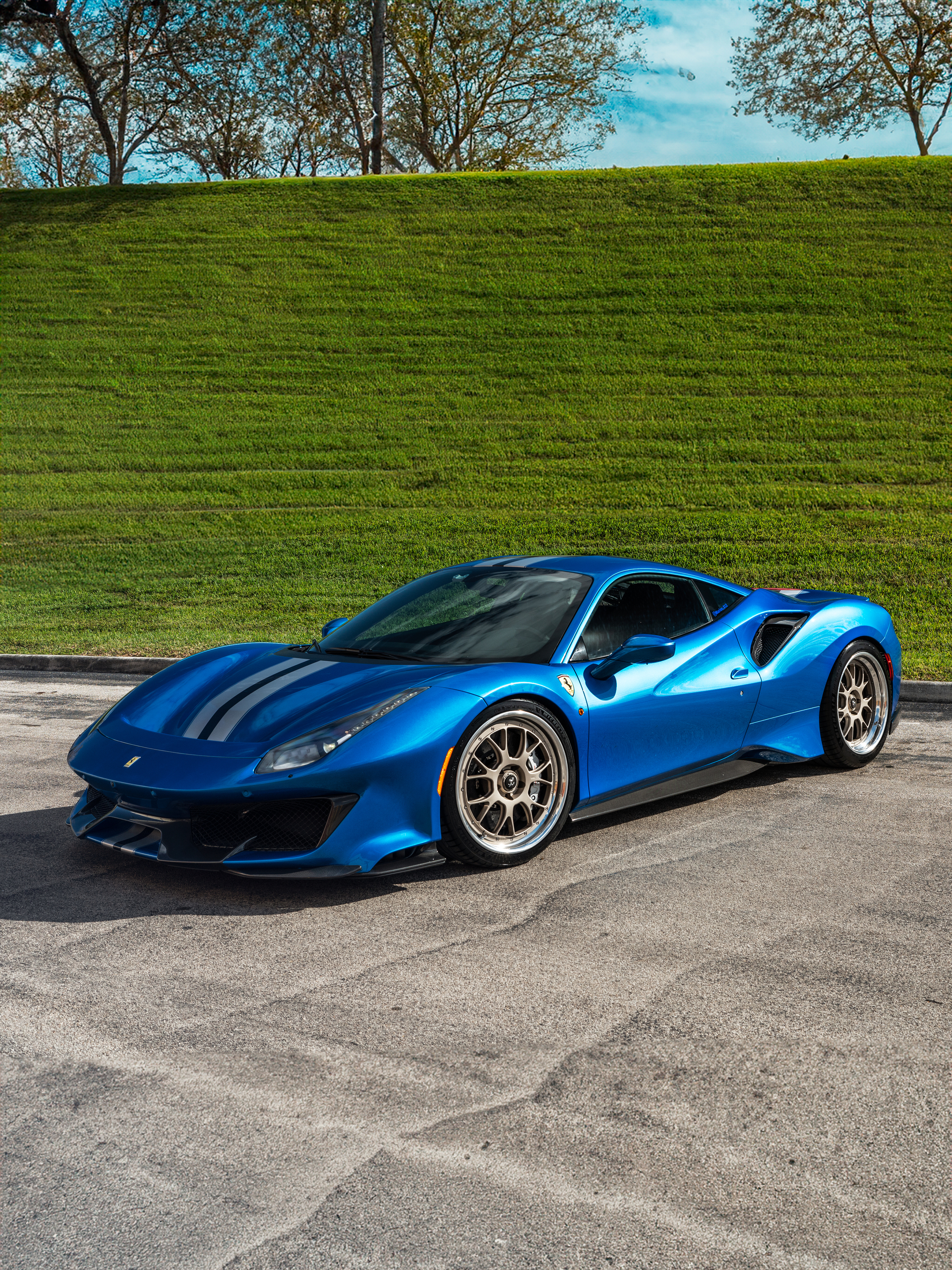 Ferrari 488 Pista | Blu Corza | on 1886 S014 | Satin White Gold
