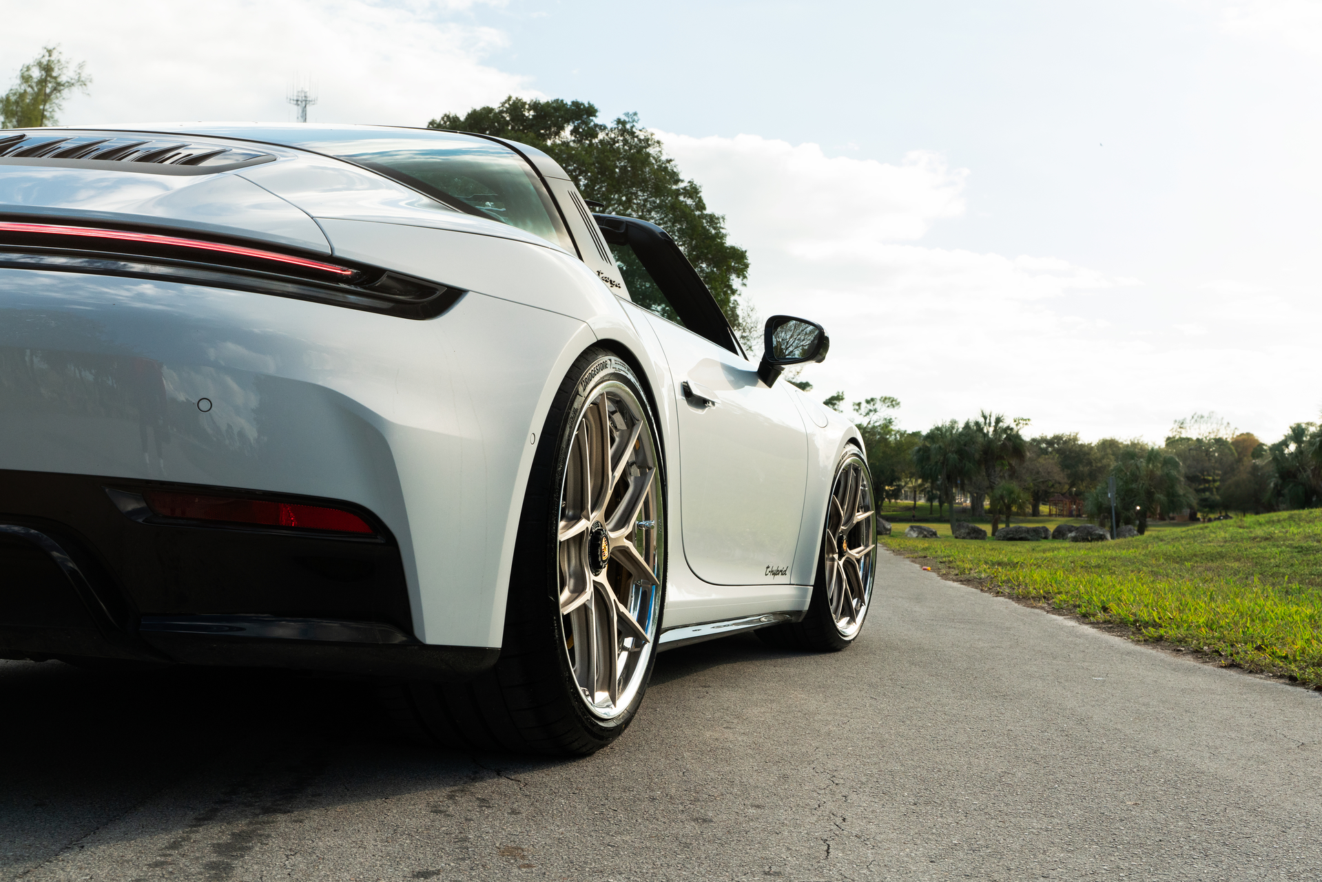 Porsche 992.2 GTS | Ice Gray Metallic | on HRE S101SC | Satin White Gold
