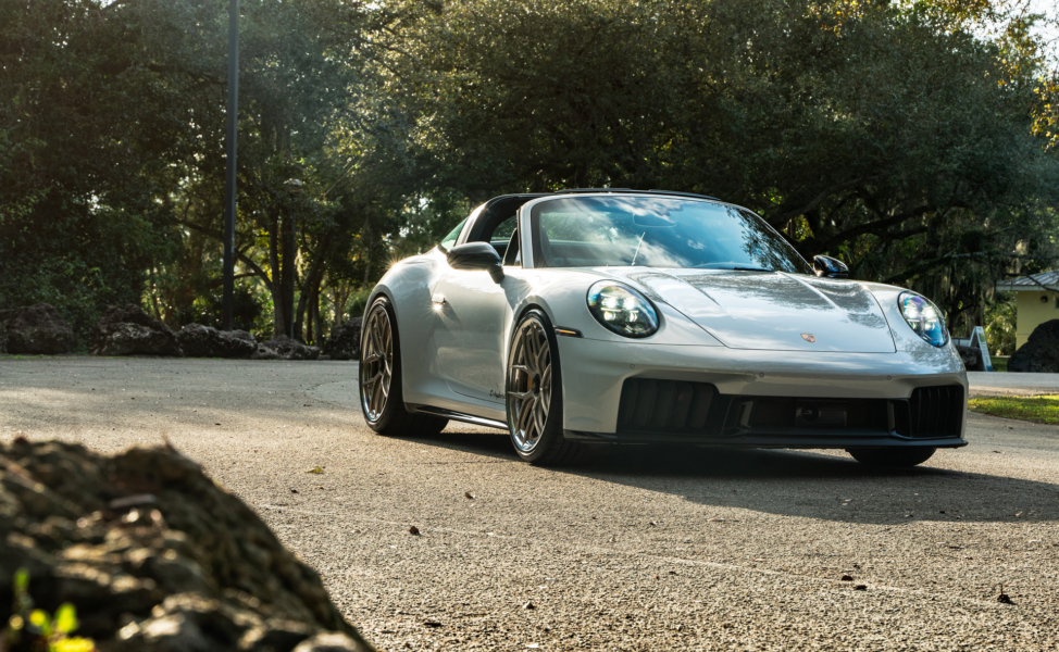 Porsche 992.2 GTS | Ice Gray Metallic | on HRE S101SC | Satin White Gold