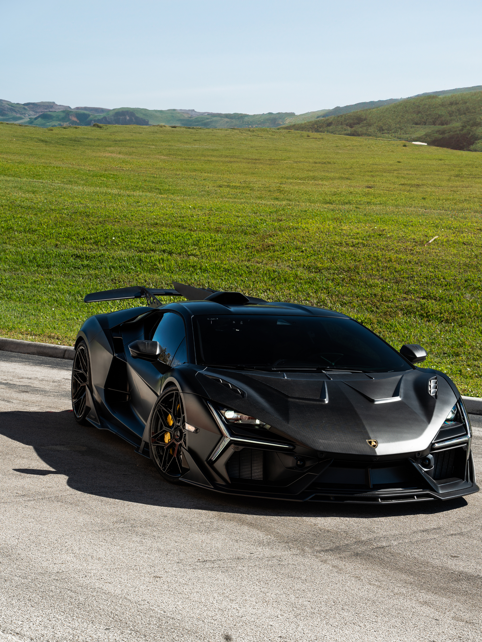 Duke Dynamics Revuelto | Nero | on Vossen S21-08 Wheels | Gloss Black