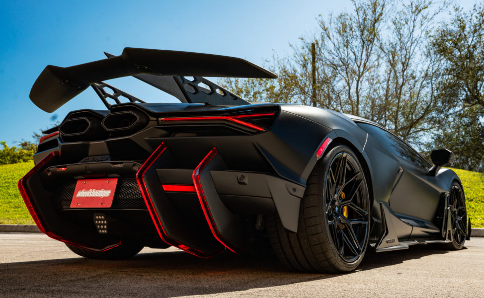 Duke Dynamics Revuelto | Nero | on Vossen S21-08 Wheels | Gloss Black