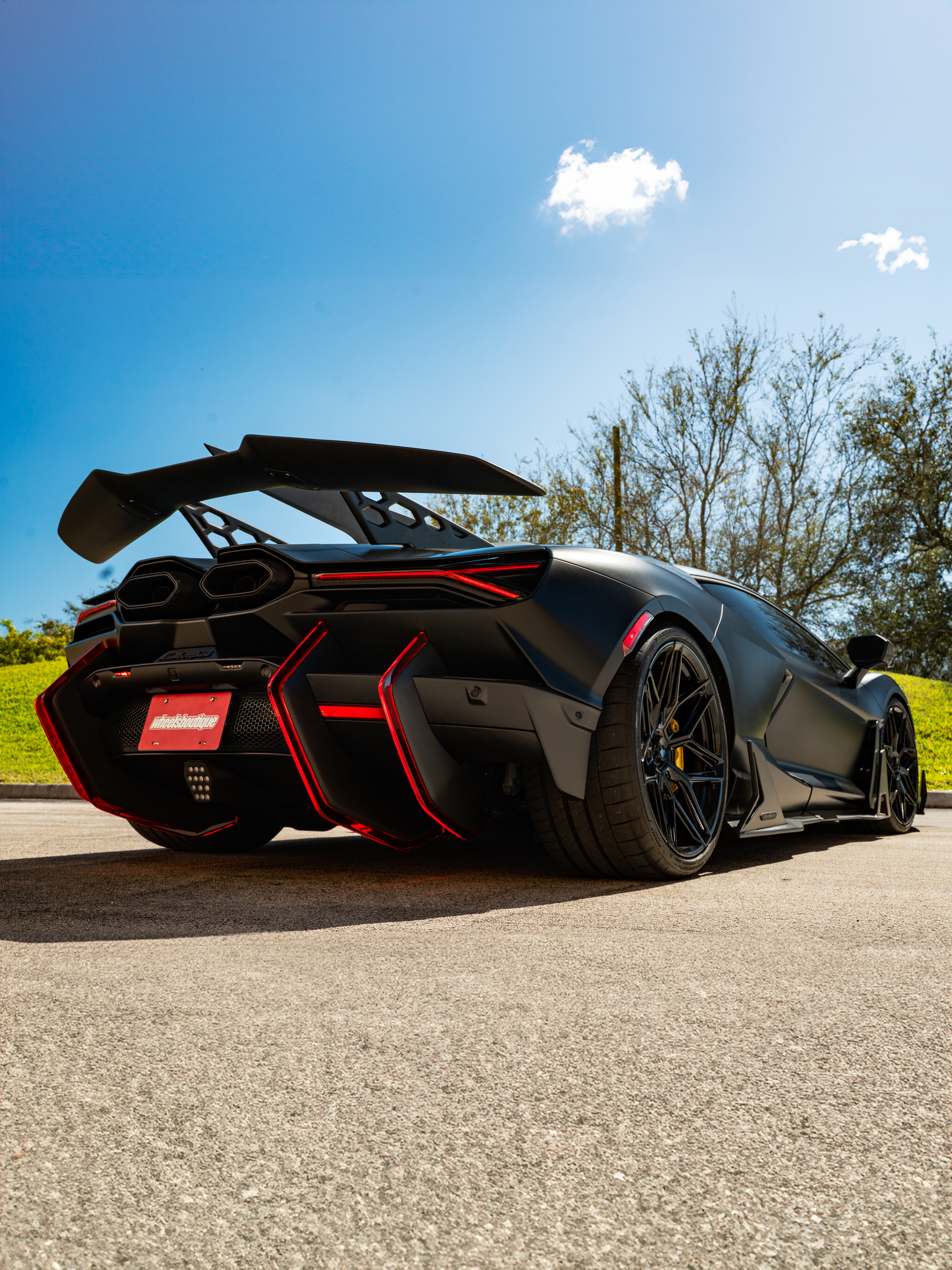 Duke Dynamics Revuelto | Nero | on Vossen S21-08 Wheels | Gloss Black