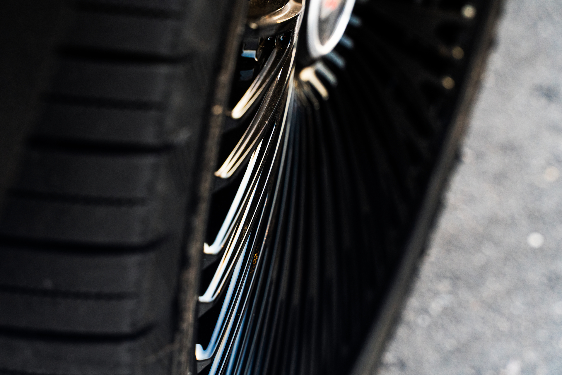 Cadillac Escalade | Black Raven | on 1886 G007 | Gloss Black