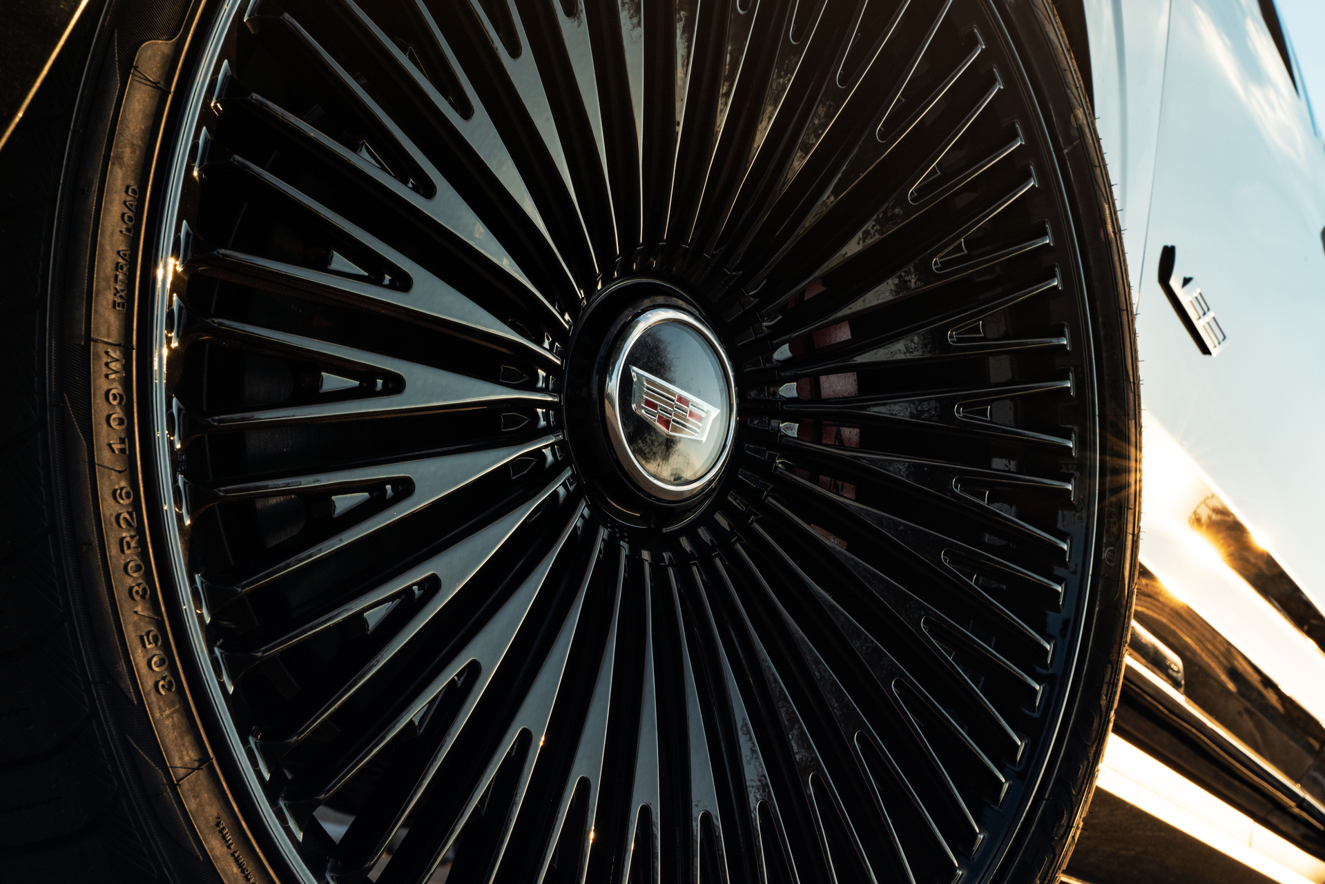 Cadillac Escalade | Black Raven | on 1886 G007 | Gloss Black
