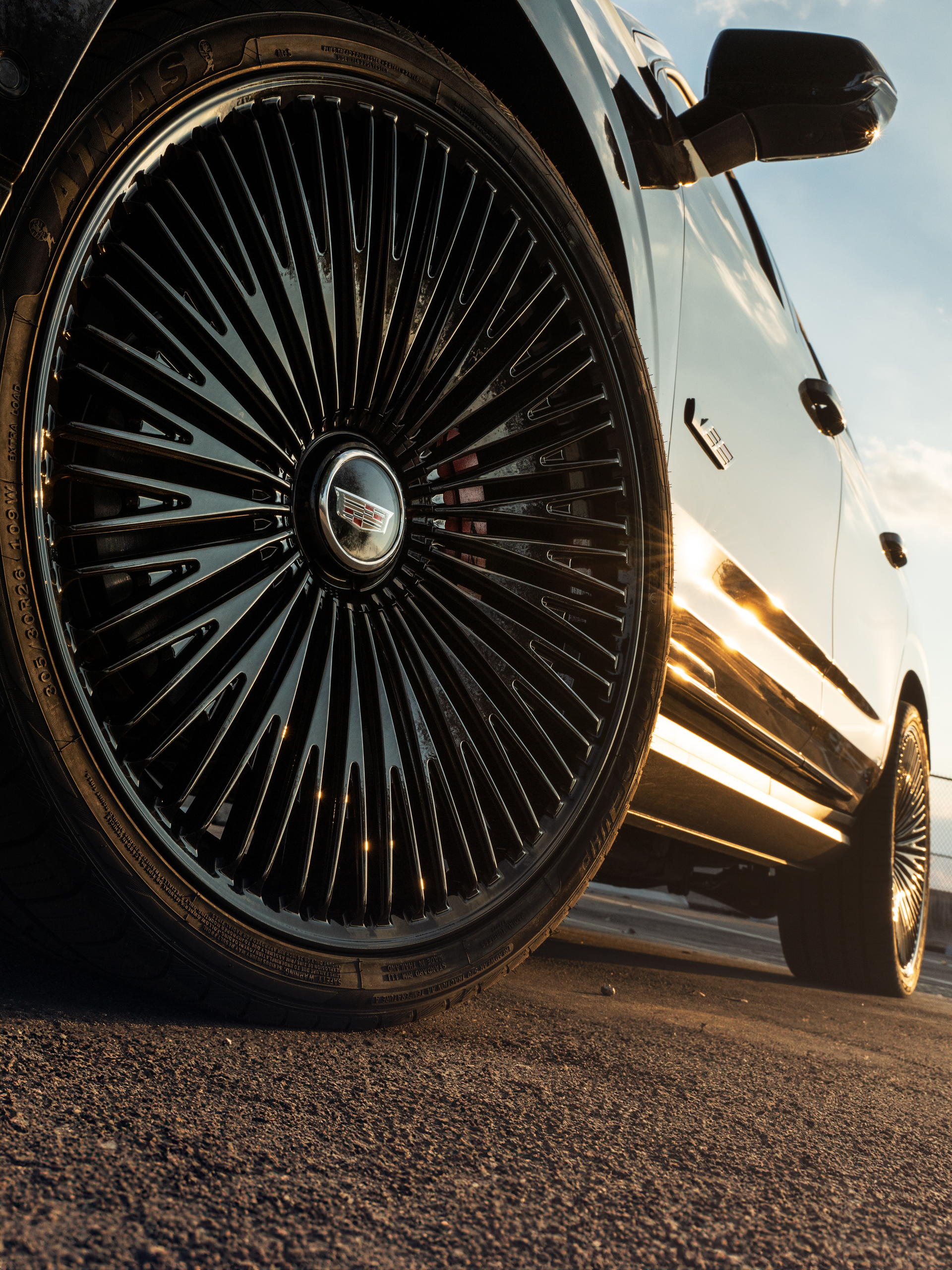Cadillac Escalade | Black Raven | on 1886 G007 | Gloss Black
