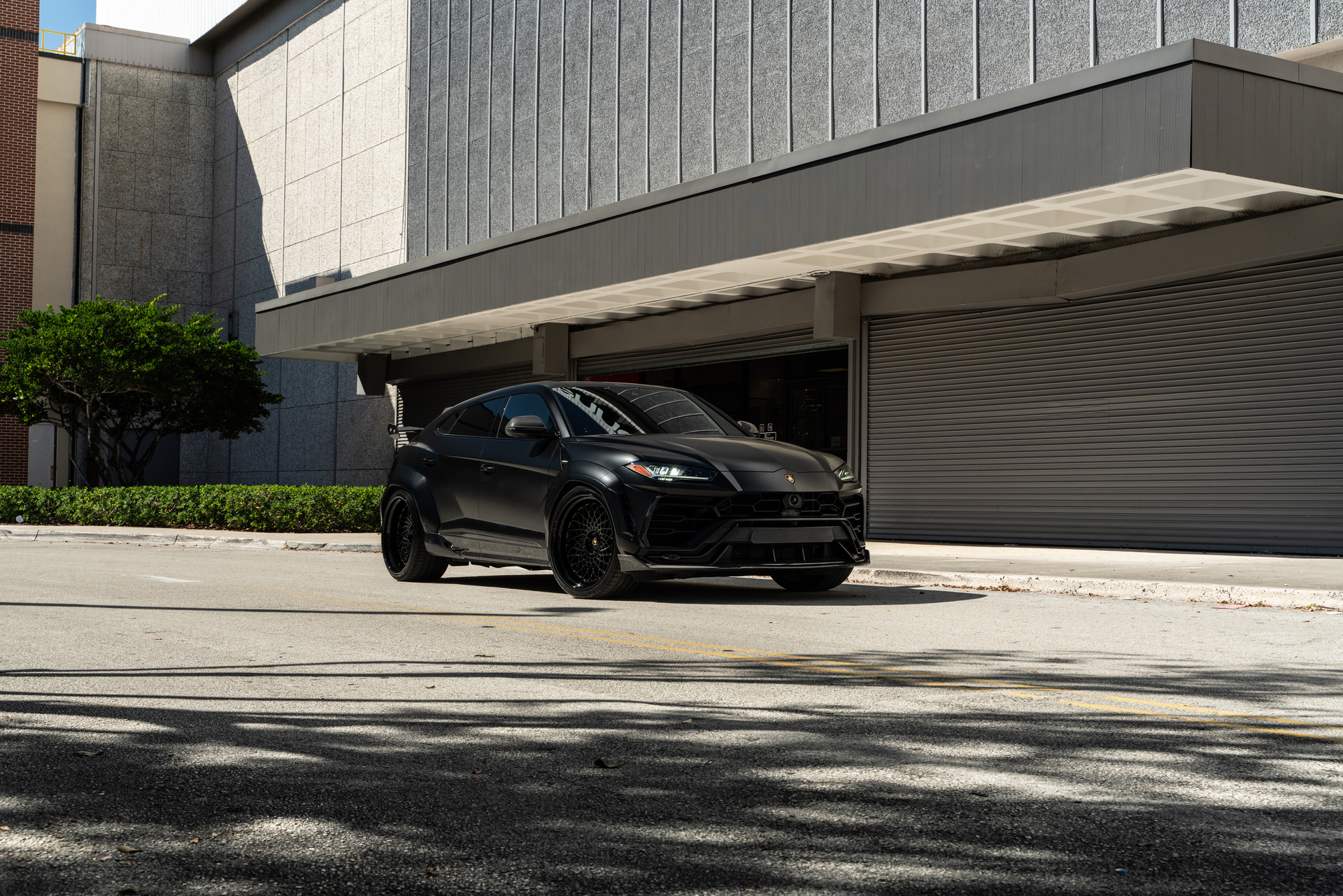 1016 Industries: Urus | Nero Noctis | on 1886 S009 | Satin Black