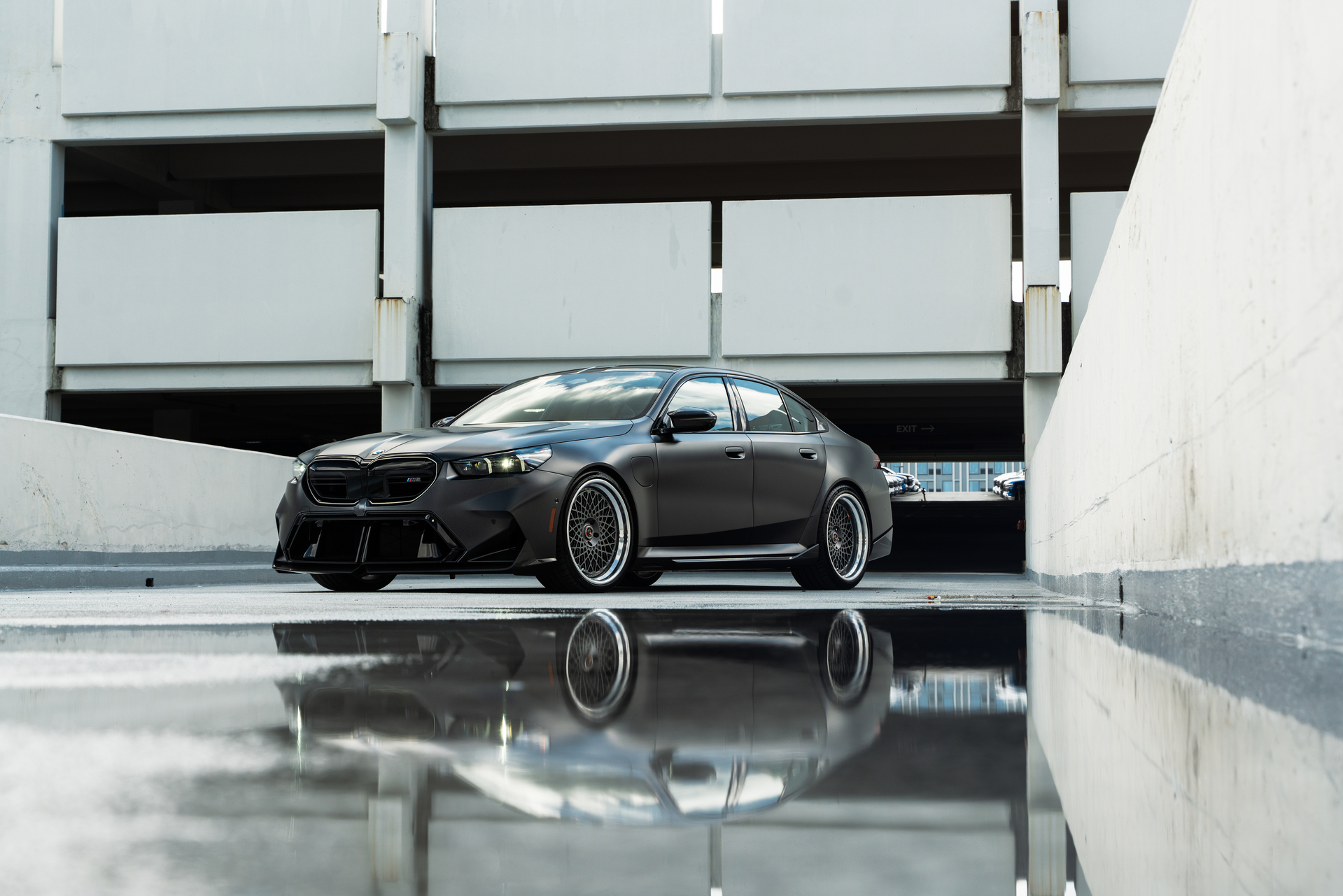 BMW G90 M5 | | on 1886 S009 | Satin Charcoal