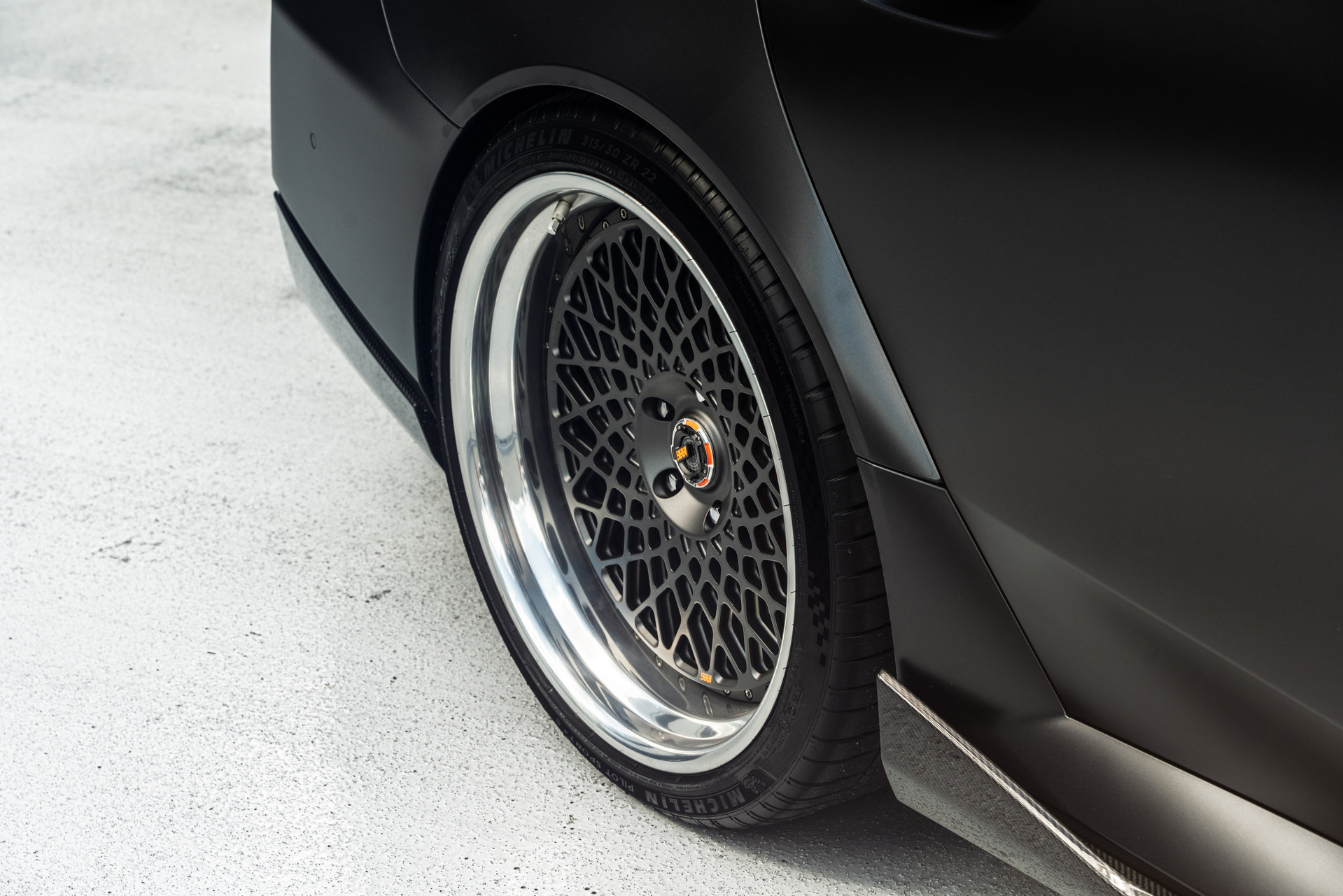 BMW G90 M5 | | on 1886 S009 | Satin Charcoal