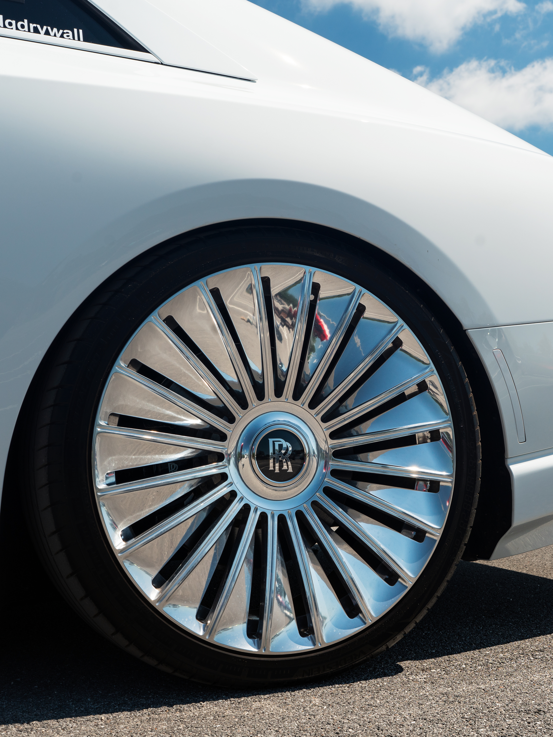 Rolls-Royce Spectre | English White | on 1886 G100 | Brushed Clear
