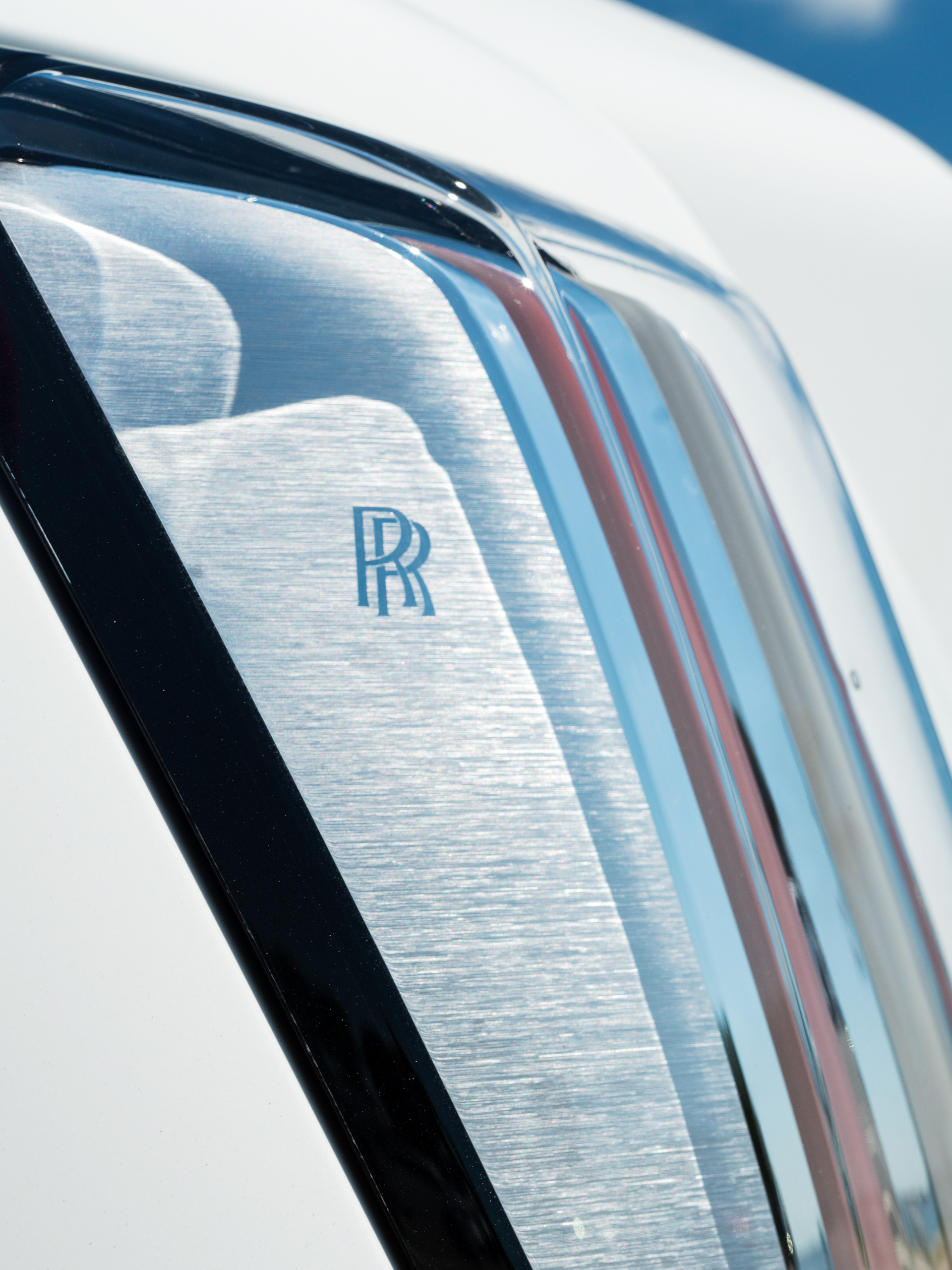 Rolls-Royce Spectre | English White | on 1886 G100 | Brushed Clear